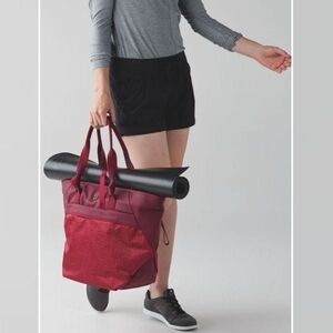 Lululemon Everything yoga/gym bag